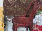 একটি টেবিল ও চেয়ার বিক্রি করা হবে