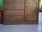 কাঠের ওয়ারড্রব