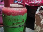 খালি গ্যাস সিলিন্ডার
