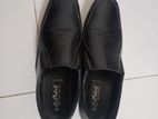 কলেজের জুতা (shoe)