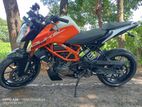 KTM Duke 125 . 2024
