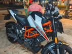 KTM Duke 125 . 2024