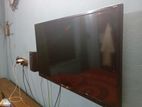 “LED TV 32” – কম ব্যবহার, ছবির মান দারুণ, ছোট দাগ সহ”