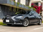 Lexus ES 300h 2021