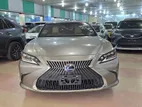 Lexus ES 300H- ready showroom 2020