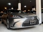 Lexus ES 300h Version L ,. 2020