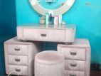 Lightning dressing table