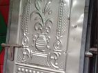 লোহার নতুন দরজা