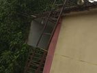 লোহার সিঁড়ি বিক্রি করা হবে।