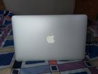 Macbook Air 11.7"RAM: 4GB /SSD250GB