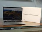 MacBook Air 2019 corei5 8 gb Ram full box available