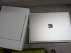 Macbook Air M2 13.6" (Starlight)
