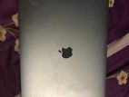 Macbook Pro 2017 ! 15 inch 16 GB RAM 256 SSD