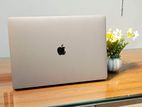 MacBook pro 2018 i7 256 16 15" display 4gb dedicated graphics