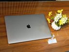 MacBook pro i7 16* display