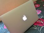 Mackbook pro Corei5 8Gb ram 750gb room