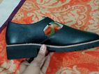 women leather shoe