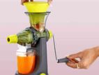 Mini hand juicer