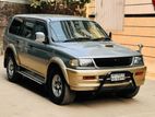 Mitsubishi Nativt GLX 2004