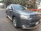 Mitsubishi Outlandar PHEV 2013