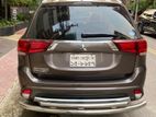 Mitsubishi Outlander . 2015