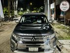 Mitsubishi Outlander . 2018