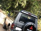 Mitsubishi Pajero grea clour 1990