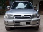 Mitsubishi Pajero V75W 2005