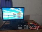 মনিটর সহ কম্পিউটার