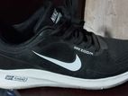 Nike Men’s Air Zoom Structure 23 Running Shoe Black/White Size 9M US.