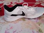 Nike mens legen essential 2 shoe real