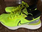 Nike ZoomX Invincible Run Flyknit Volt (Used)