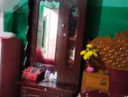 ড্রেসিং টেবিল