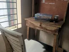 পড়ার টেবিল ও চেয়ার