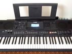 Piano Keyboard Yamaha Psr E463