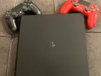 Playstation 4 Slim (500gb) – with 2 Controllers