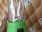 Portable and rechargeable Juicer