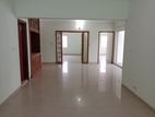 pretty looking 2200 sft 3 Bed room apt available in banani