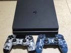 Ps4 with 2 Controllers