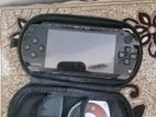 PSP 3000 FULL NEW CONDITION WITH 2 CD AND CHARGER , BOXX