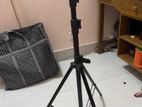 Metal tripod stand