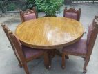 Round dining table