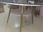 Round dinning table