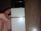 Samsung Galaxy Z Flip 4 . (Used)