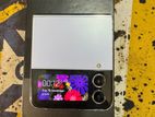 Samsung Galaxy Z Flip 4 . (Used)