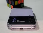 Samsung Galaxy Z Flip 4 . (Used)