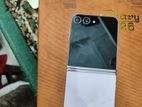 Samsung Galaxy Z Flip 5 . (Used)