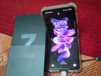 Samsung Galaxy Z Flip3 . (Used)