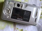 SANYO DSC-R1 LCD DIGITAL CAMERA