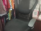 স্বল্প ব্যবহৃত চেয়ার।